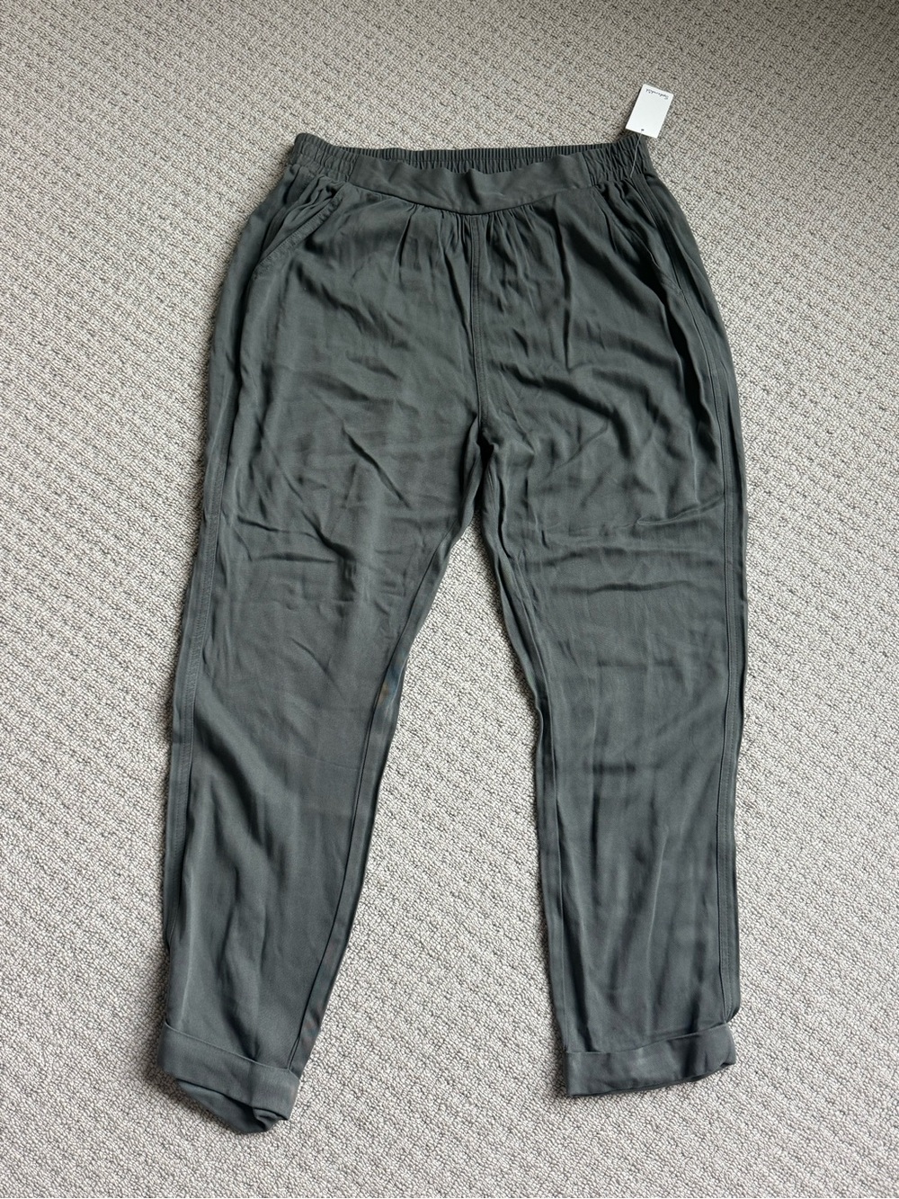 NWT Women’s Splendid Olive Green Pull-On Tapered Pants Large